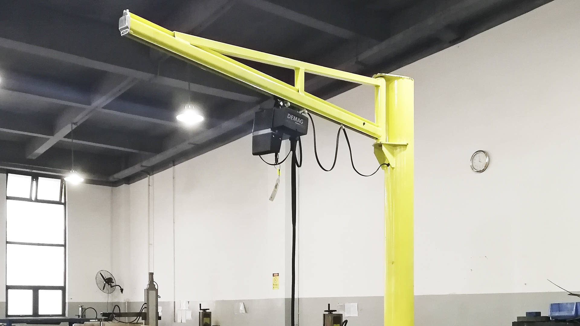 小型懸臂吊機在提高生產(chǎn)效率方面的真實反饋與操作體驗